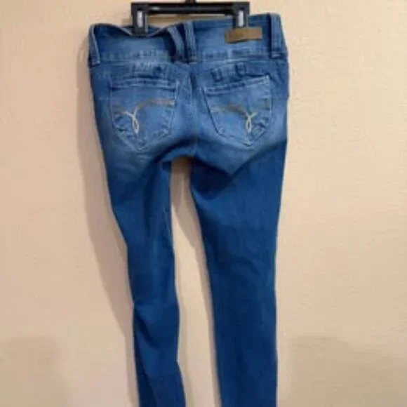 YMI Distressed Jeans Size 1 - Picture 2 of 3